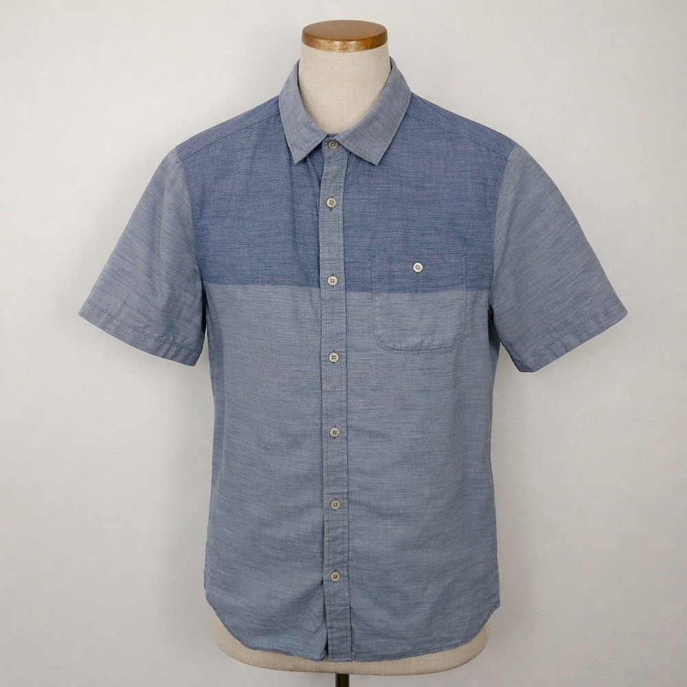The North Face Mens Short Sleeve Button Up Shirt Blue Chambray Size M